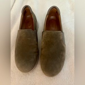CLARKS suede indoor/outdoor woman’s shoes .